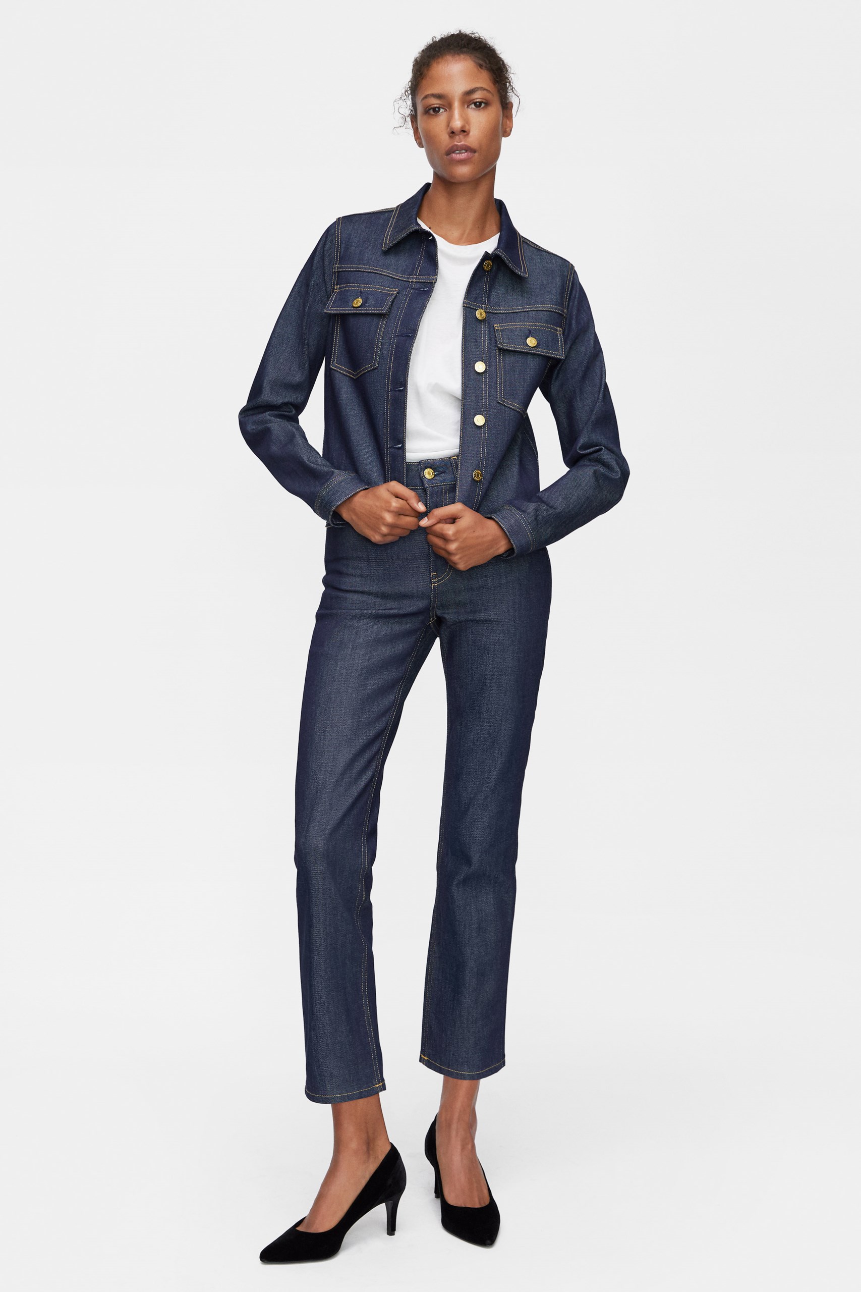 Model wearing plain gray basic tee.